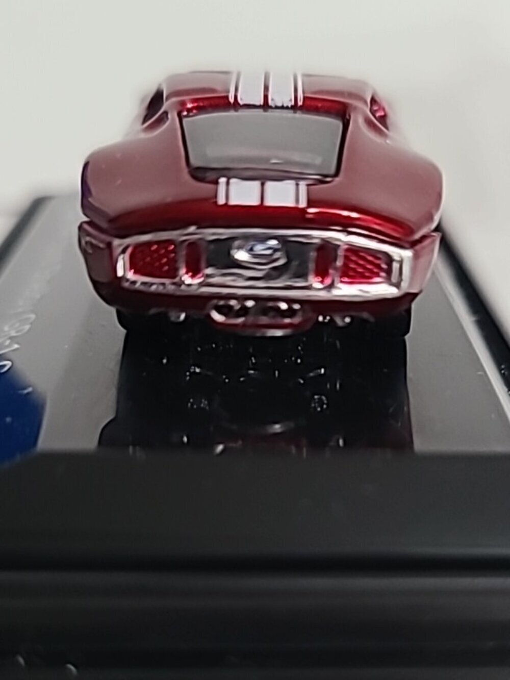 Ford Shelby GR-1 Concept 1:87 Red with Display Case Hot Wheels - Picture 14 of 16